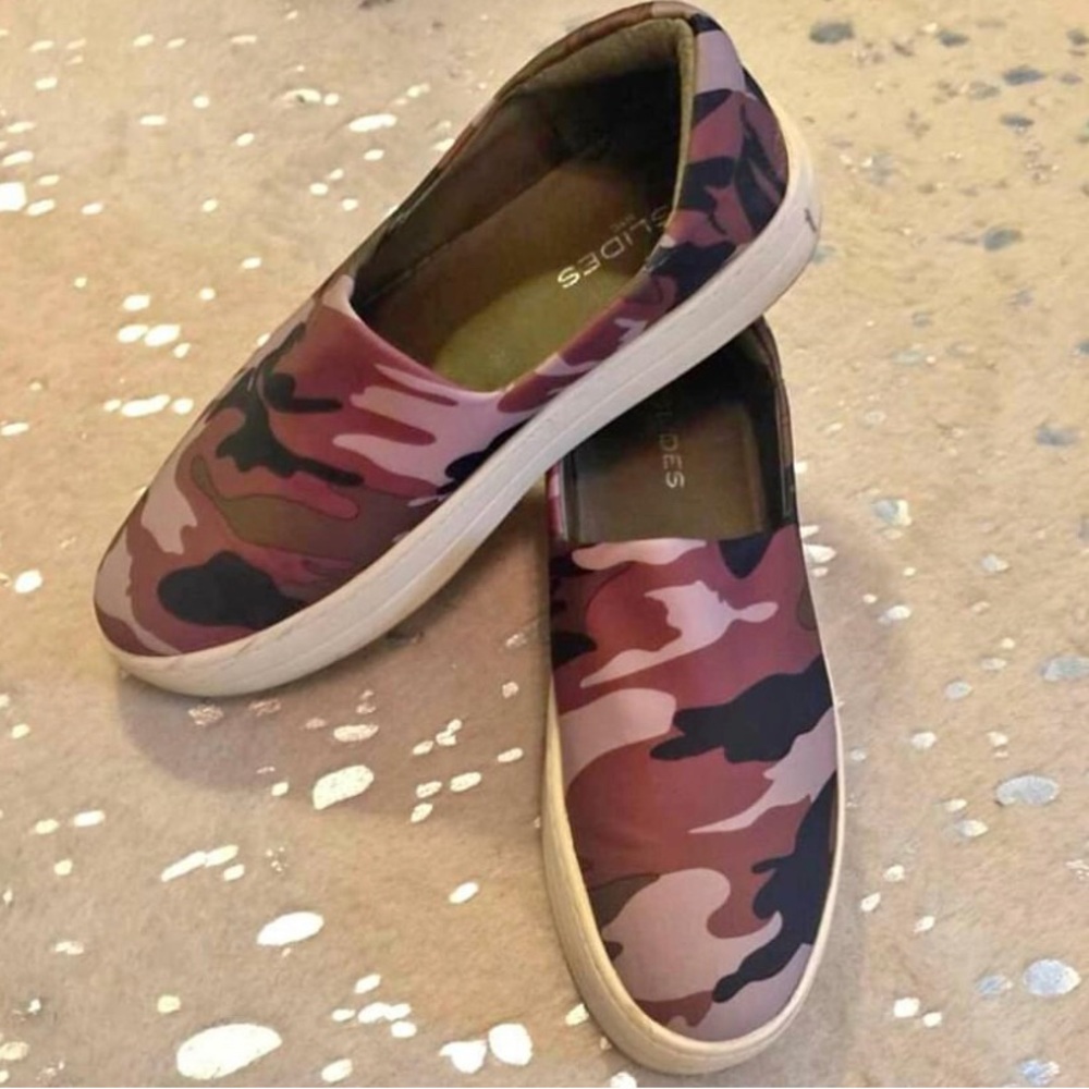 J Slides Stylish Camouflage Slip-On Shoes. Size 9.